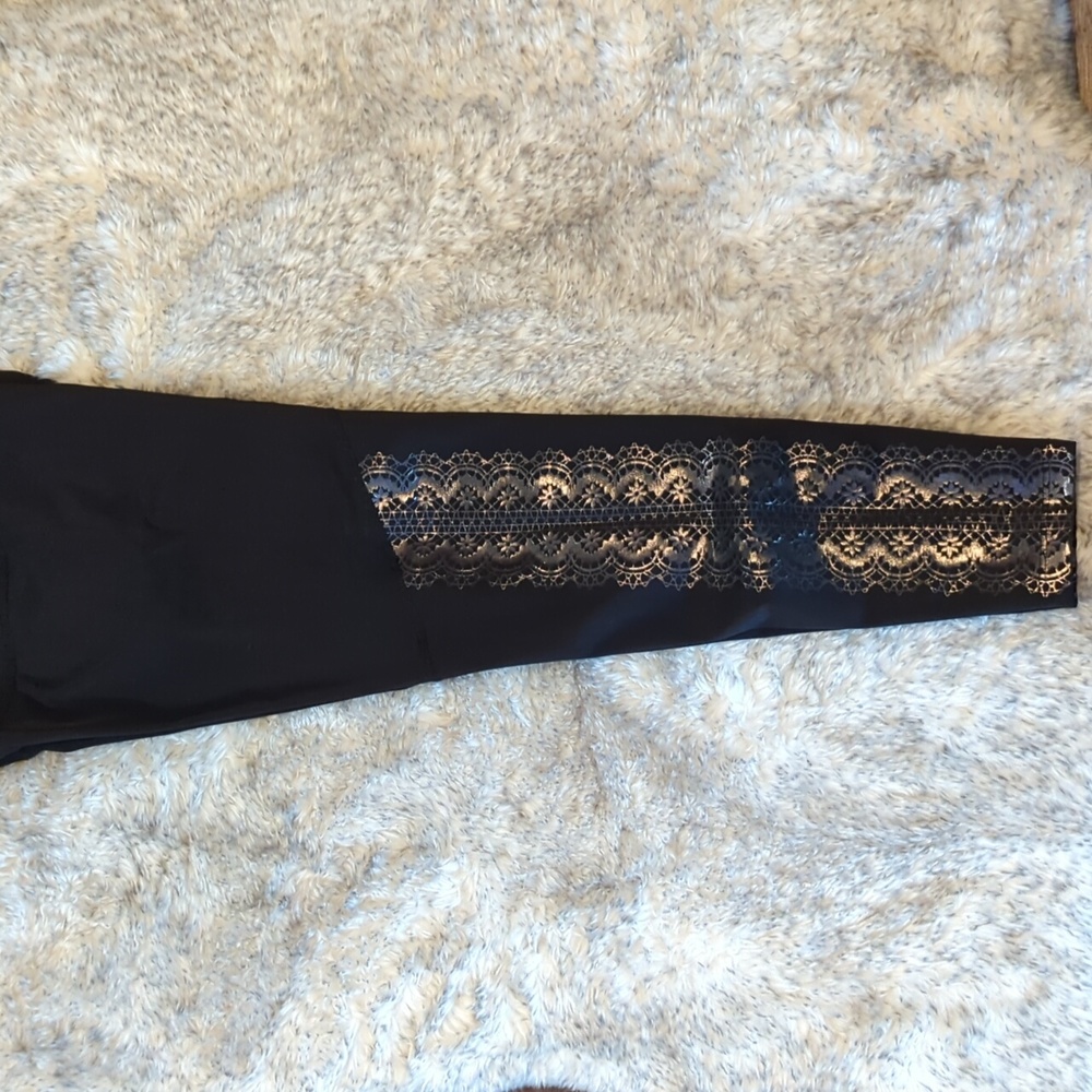 Beyond Yoga Down The Line High Waisted Midi Leggings Metallic Lace in Black Sz S
